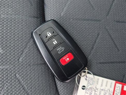 Used 2021 Toyota RAV4 XLE w/ Convenience Package image 39