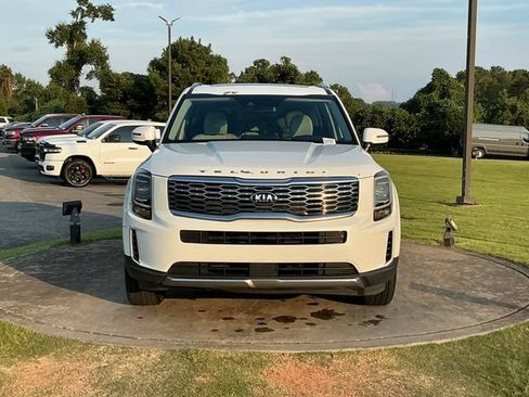 Used 2020 Kia Telluride S w/ S 8 Passenger Seating Package FWD image 2