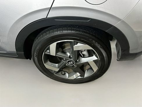 Used 2025 Hyundai Venue SEL FWD image 11