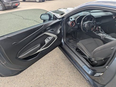 Used 2020 Chevrolet Camaro LT RWD image 9