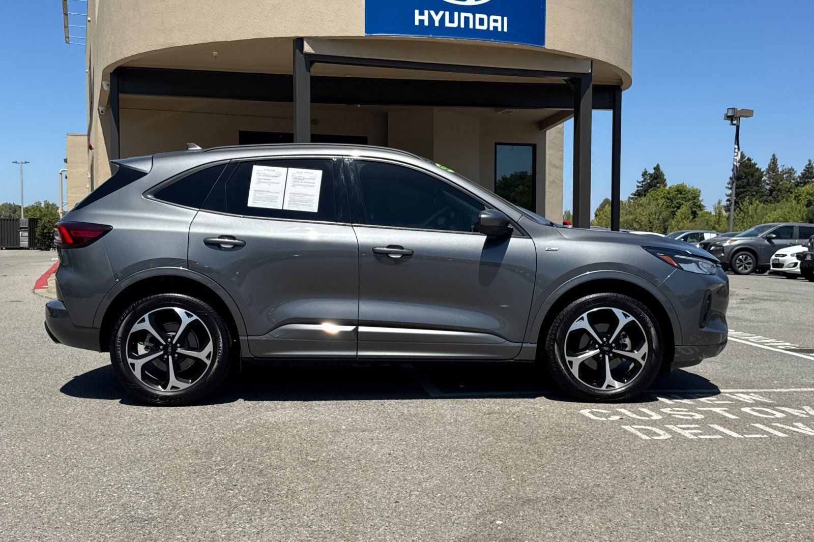 Used 2023 Ford Escape ST-Line Select w/ Tech Pack #2 AWD/4WD image 3