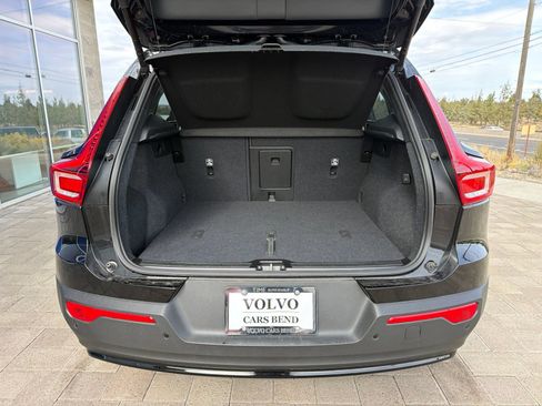 Used 2025 Volvo XC40 B5 Ultra AWD/4WD image 9