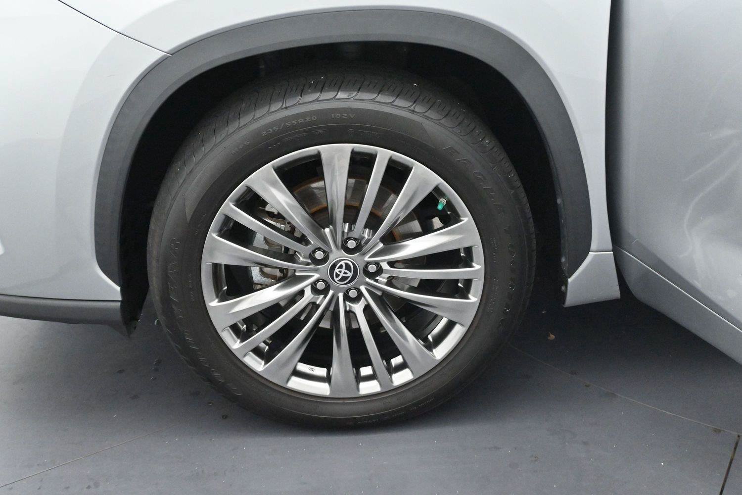 Used 2021 Toyota Highlander Limited FWD image 42
