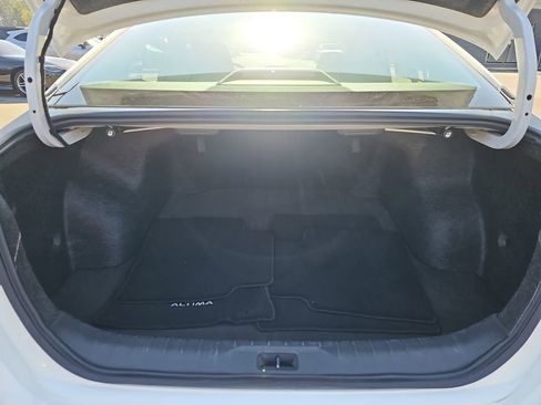 Used 2025 Nissan Altima 2.5 SV image 15