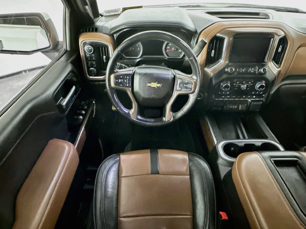 Used 2022 Chevrolet Silverado 1500 High Country w/ Technology Package AWD/4WD image 9