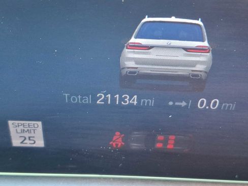 Used 2023 BMW X7 xDrive40i w/ Premium Package image 16