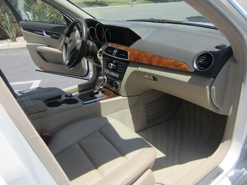 Used 2013 Mercedes-Benz C 300 4MATIC Sedan image 23