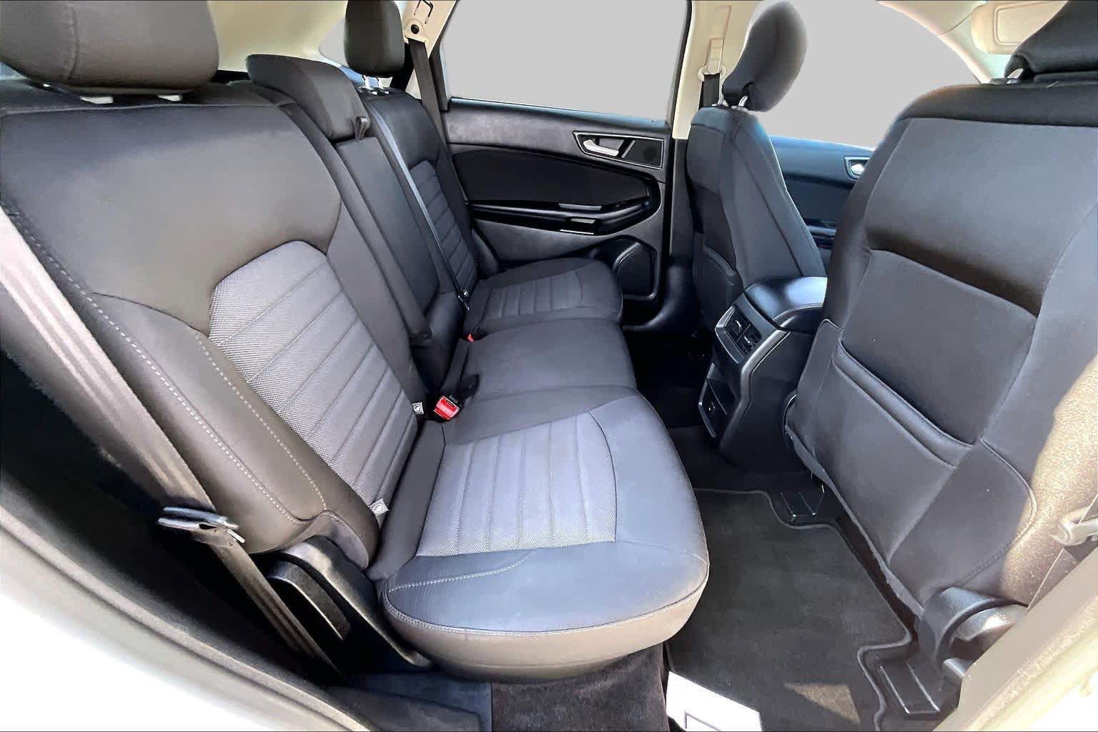 Used 2016 Ford Edge SE FWD image 18