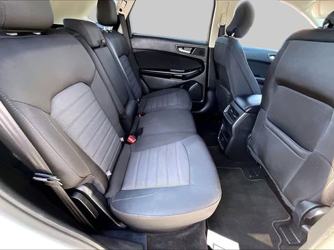 Used 2016 Ford Edge SE FWD image 18