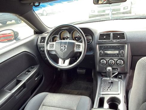 Used 2014 Dodge Challenger SXT RWD image 14