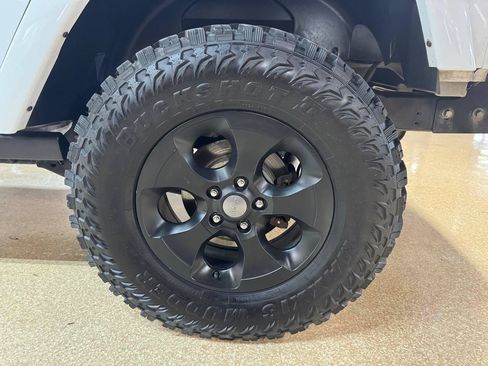 Used 2014 Jeep Wrangler Unlimited Sahara AWD/4WD image 34