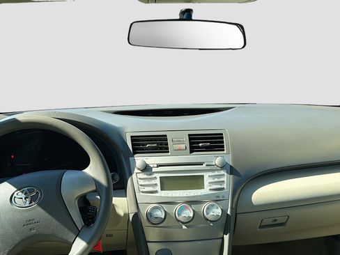 Used 2010 Toyota Camry LE image 18