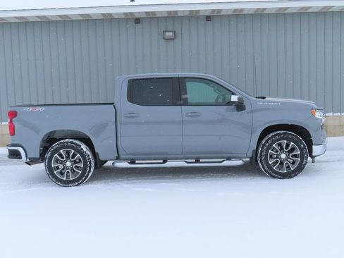 Used 2024 Chevrolet Silverado 1500 LT image 2