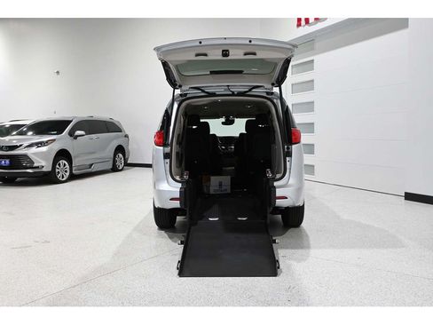 Used 2024 Chrysler Voyager LX FWD image 18