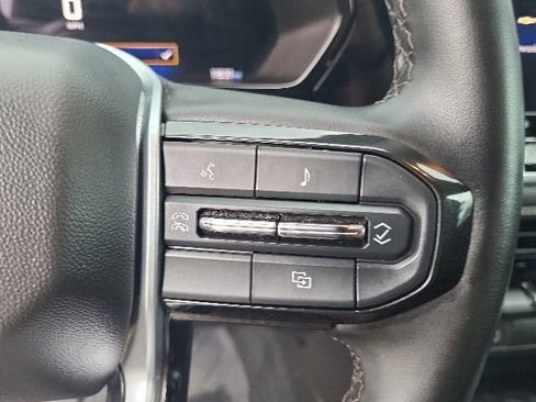 Used 2024 Chevrolet Colorado LT w/ LT Convenience Package II AWD/4WD image 38