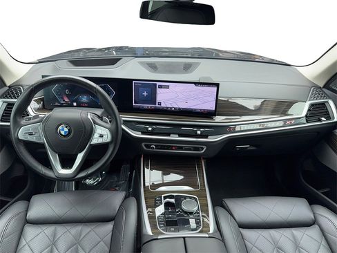 Used 2024 BMW X7 xDrive40i image 17