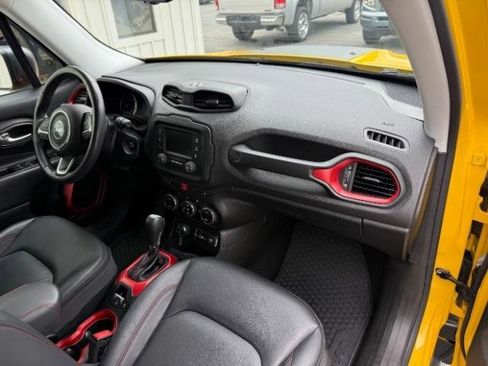 Used 2016 Jeep Renegade Trailhawk w/ Premium Trailhawk Package AWD/4WD image 10