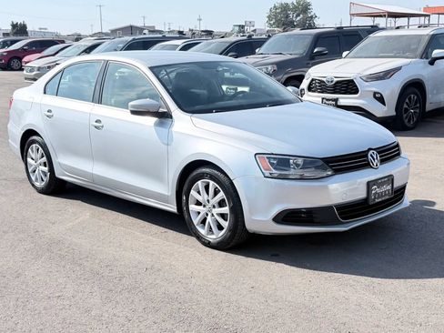 Used 2013 Volkswagen Jetta SE FWD image 4