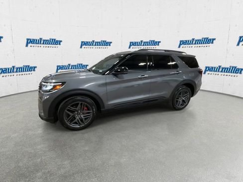 Used 2025 Ford Explorer ST w/ Sun And Sound Package image 5