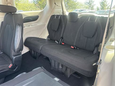 Used 2022 Chrysler Voyager LX image 45