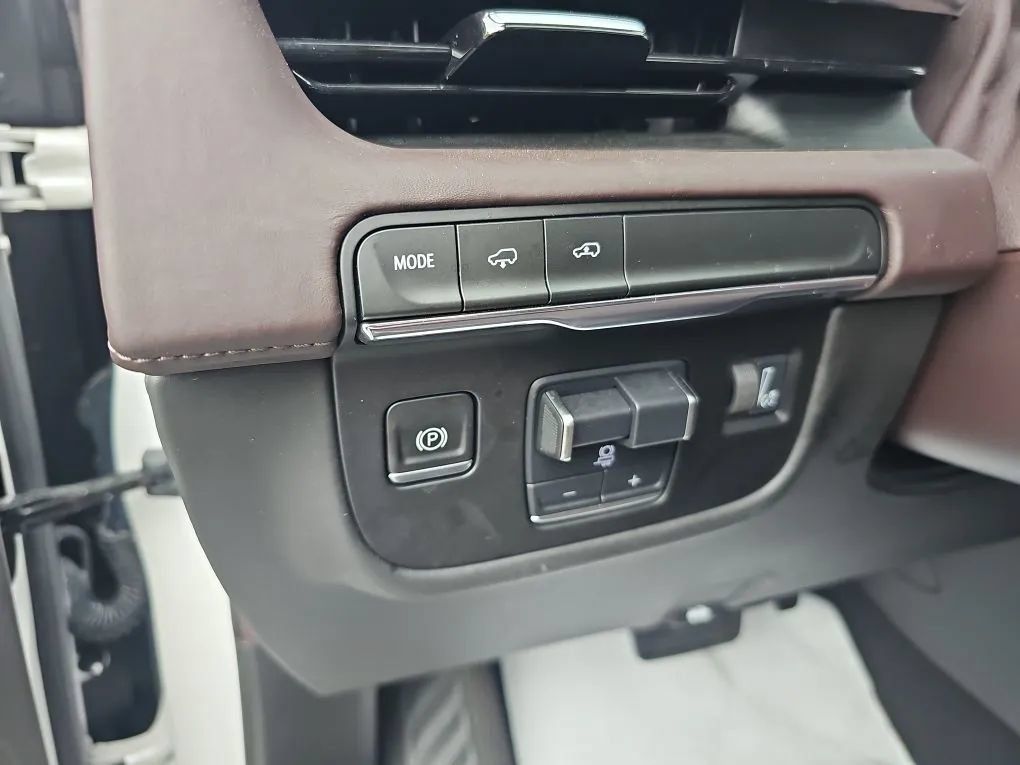 Used 2021 Cadillac Escalade Premium Luxury Platinum RWD image 36