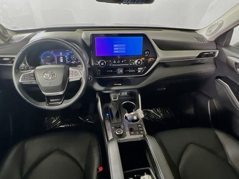 Used 2023 Toyota Highlander Platinum image 28
