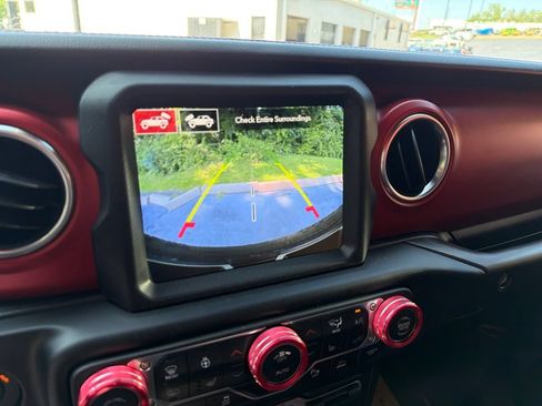 Used 2023 Jeep Wrangler Rubicon w/ Steel Bumper Group AWD/4WD image 17