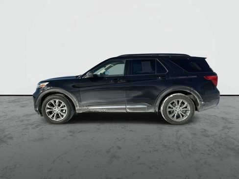 Used 2020 Ford Explorer XLT w/ Equipment Group 202A image 5