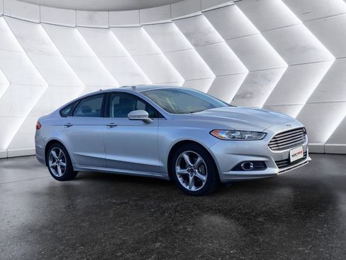 Used 2013 Ford Fusion SE image 1