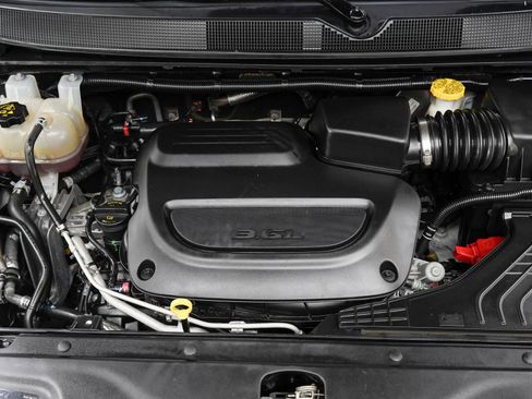 Used 2023 Chrysler Pacifica Limited FWD image 33