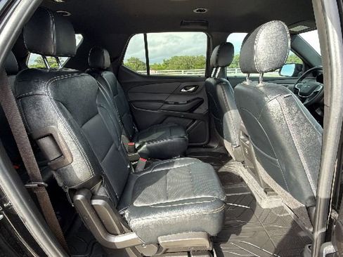 Used 2023 Chevrolet Traverse LT FWD image 31