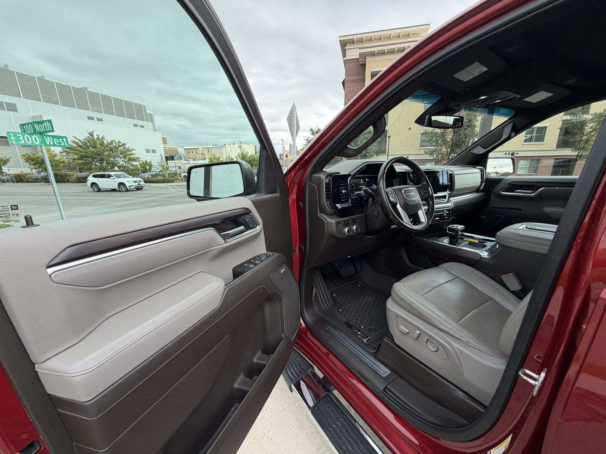 Used 2022 GMC Sierra 1500 SLT w/ SLT Convenience Package AWD/4WD image 11