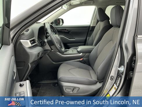 Used 2023 Toyota Highlander LE image 17