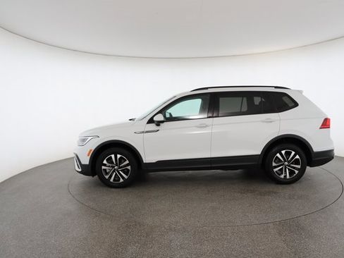 Used 2021 Volkswagen Tiguan SE R-Line image 6