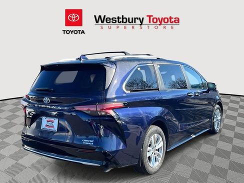 Certified 2024 Toyota Sienna Limited image 7