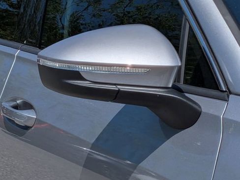 New 2026 Volkswagen Tiguan SE FWD image 10