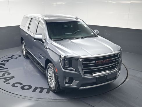 Used 2021 GMC Yukon XL SLT w/ SLT Premium Package image 32