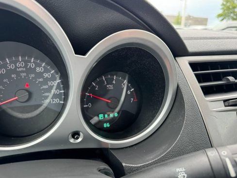 Used 2010 Chrysler Sebring Touring FWD image 17
