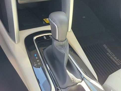 Used 2022 Toyota Corolla Cross XLE image 25