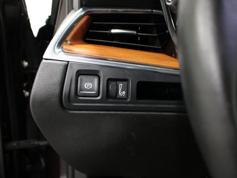 Used 2020 Cadillac XT5 Premium Luxury FWD image 10