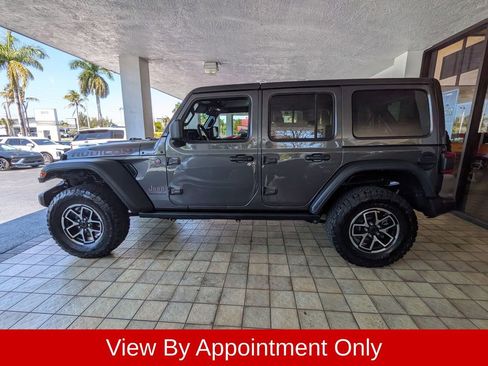 Used 2025 Jeep Wrangler Unlimited Rubicon w/ Convenience Group AWD/4WD image 9
