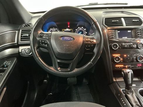 Used 2018 Ford Explorer XLT image 27