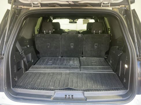 Used 2018 Ford Expedition XLT image 10