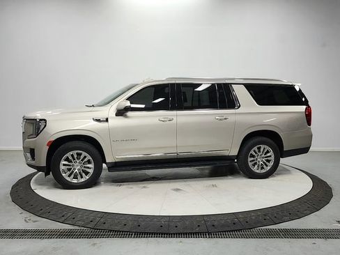 Used 2021 GMC Yukon XL SLT w/ SLT Premium Package RWD image 4