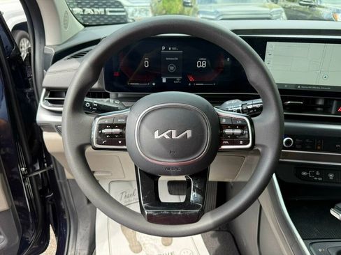 Used 2026 Kia Carnival LX FWD image 5
