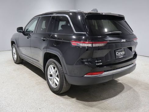 Used 2023 Jeep Grand Cherokee Laredo w/ Trailer Tow Prep Group (B) AWD/4WD image 5