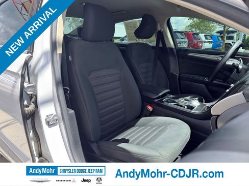 Used 2017 Ford Fusion SE w/ Fusion SE Technology Package FWD image 30