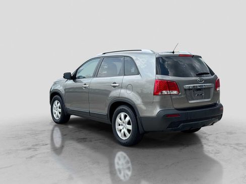Used 2013 Kia Sorento LX w/ Convenience Pkg FWD image 4