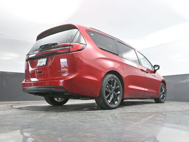 Used 2025 Chrysler Pacifica Limited FWD image 51