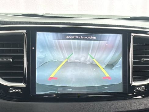 Used 2025 Chrysler Pacifica Select FWD image 28